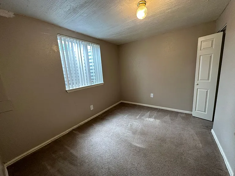 150 S Hooker St — Photo 20