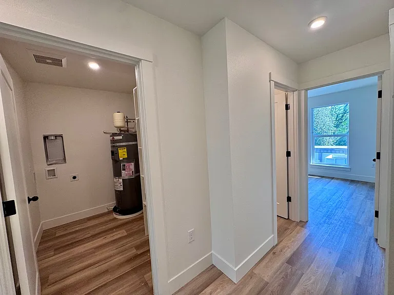 Brand New, Beautiful Townhomes! 2 & 3 Bedrm Units Available — Photo 17