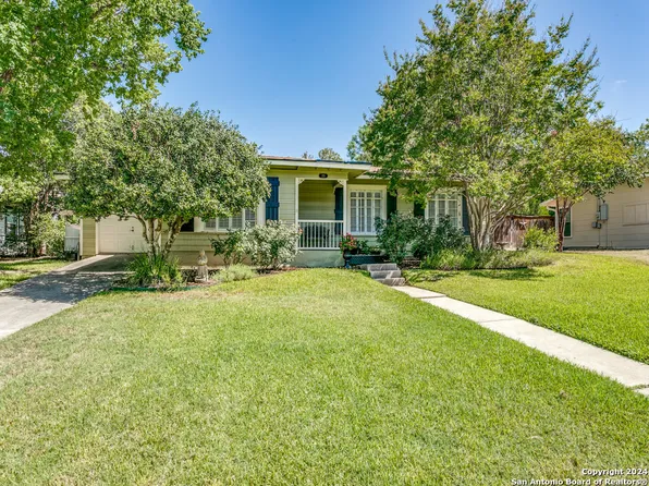 225 LYMAN DR, Terrell Hills, TX 78209