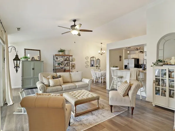1252 Village Centre DRIVE #8, Kenosha, WI 53144
