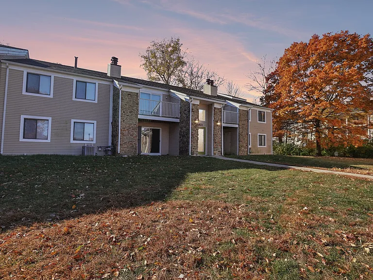 Twyckenham Apartments — Photo 37