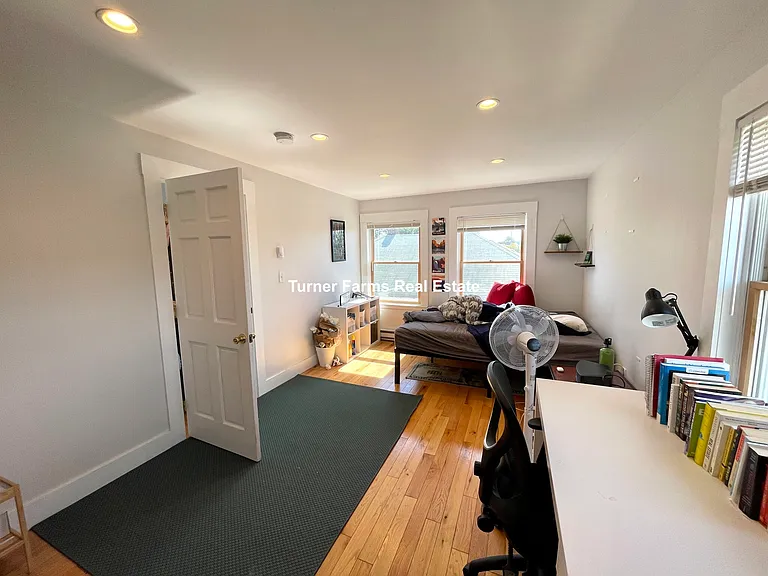 14 Renfrew St — Photo 22