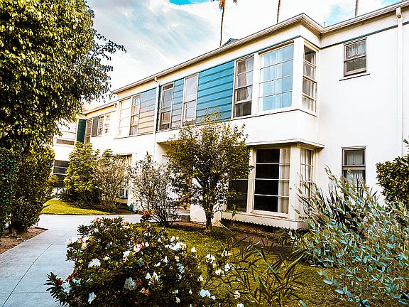 2nd image of 4440 Ambrose Ave #2B-1Ba-950Sqft