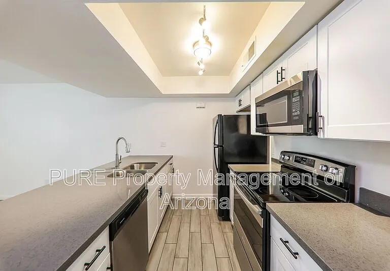 8842 N 8th St #103 — Photo 4