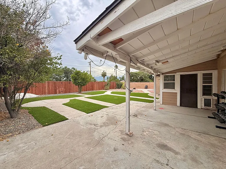 9666 Laurel Ave — Photo 14