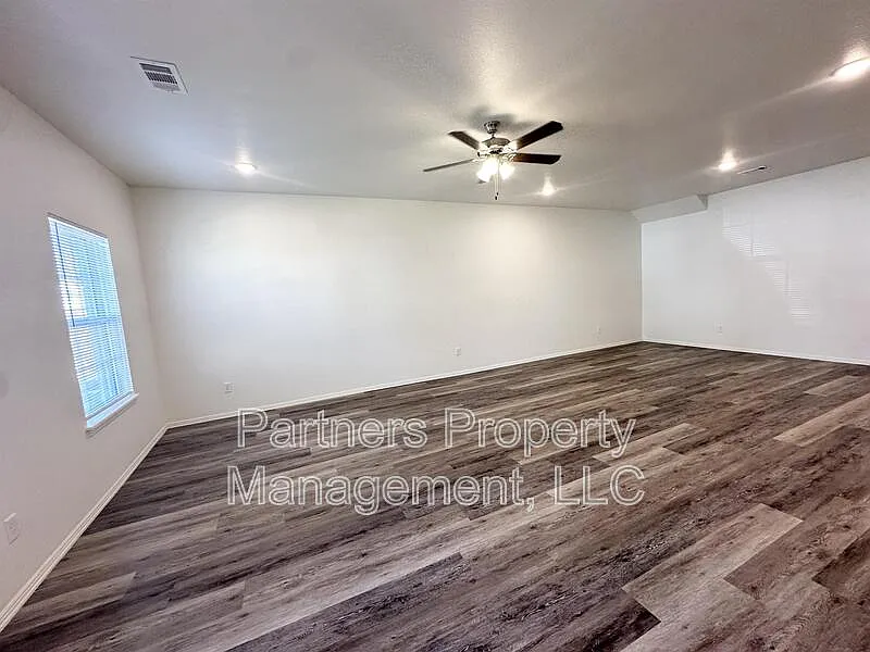 Building Photo - 986 S Benchmark Ln #2
