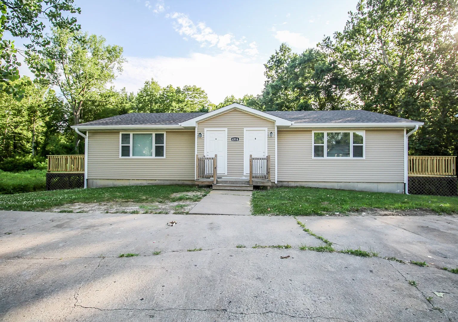 4314 Mesa Dr. — Photo 2