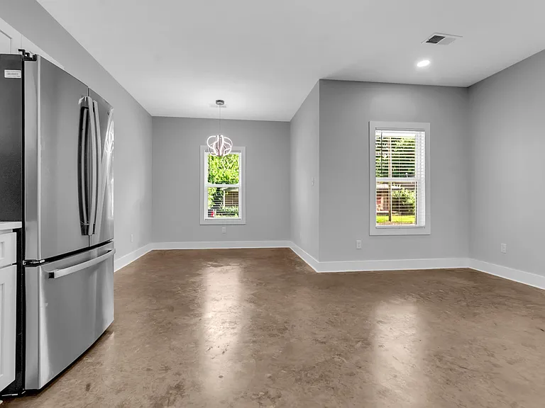 2132 Lyon Ave — Photo 7