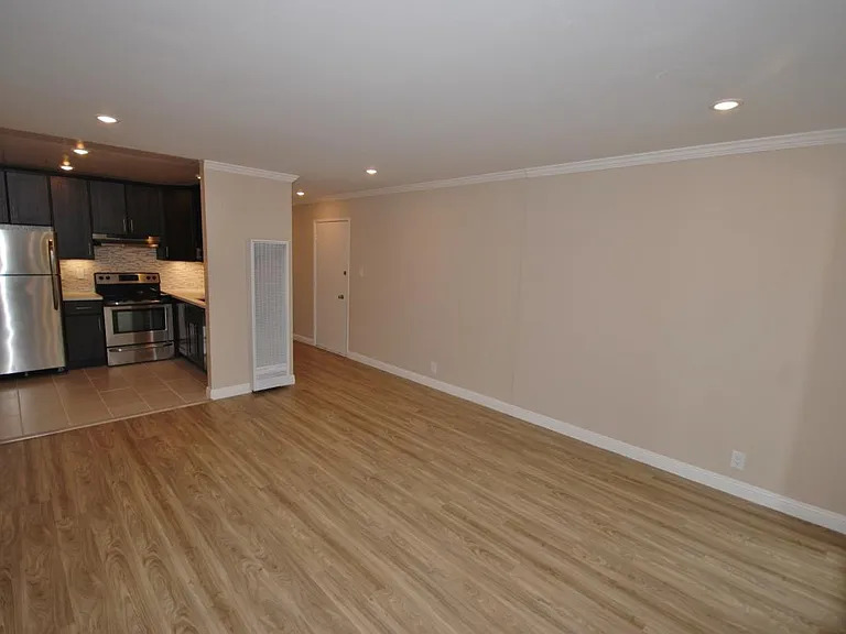 385 Talbot Ave #12A — Photo 3