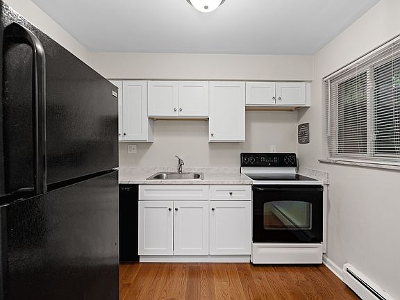 3rd image of 3519 Linwood Ave APT 2