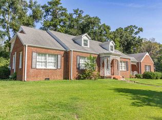228 N 3rd St, Selmer, TN 38375