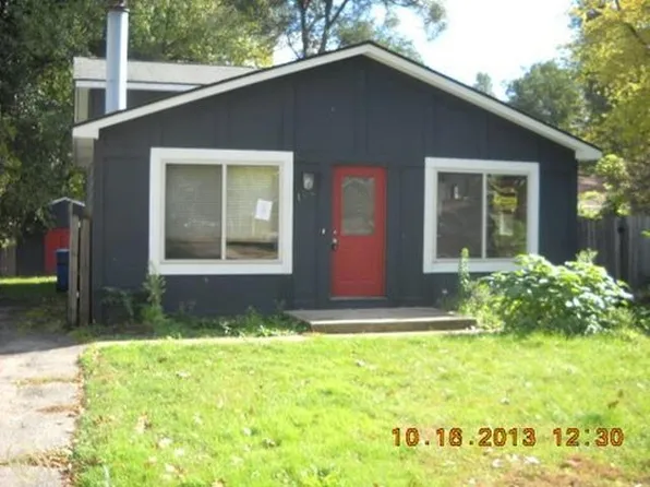 104 Danforth Dr, White Lake, MI 48386