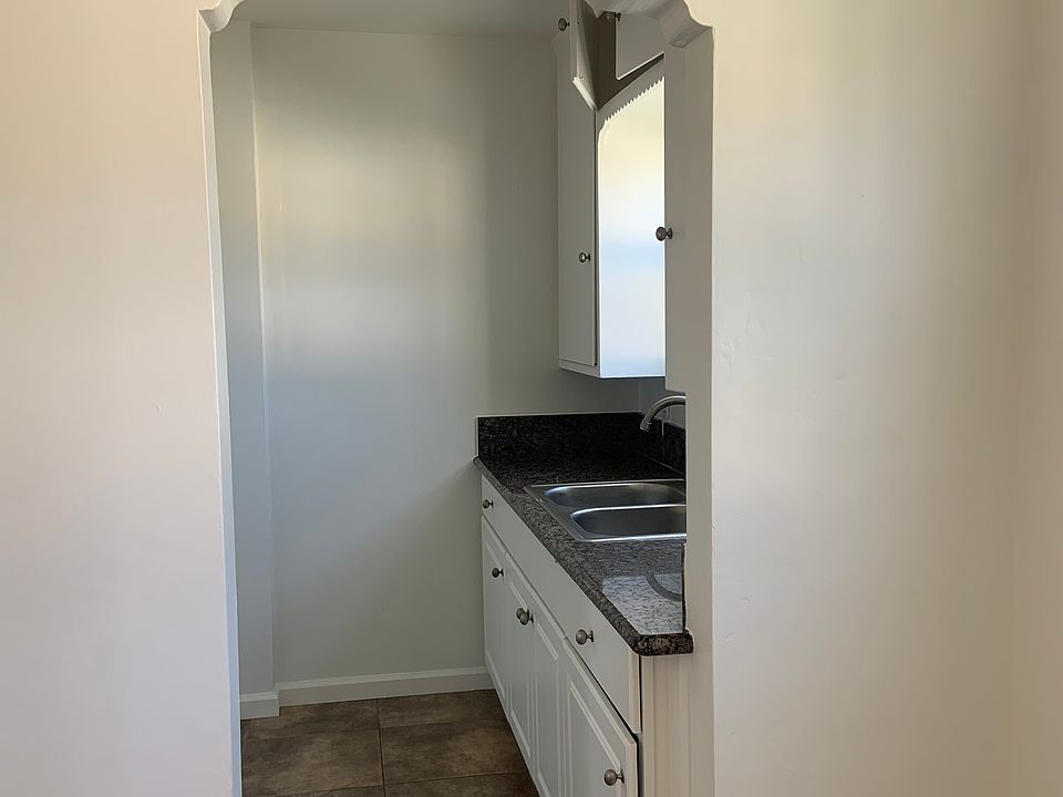 1st image of 105 N Cedar Ave