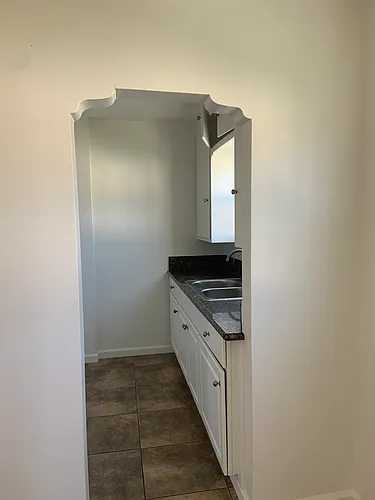 105 N Cedar Ave Photo 1