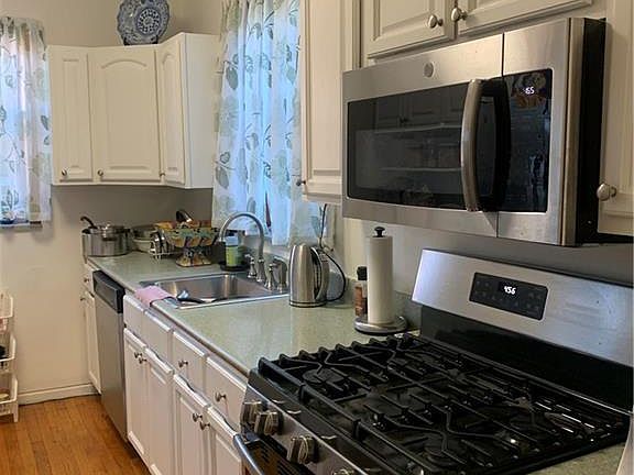5th image of 2746 Hering Ave