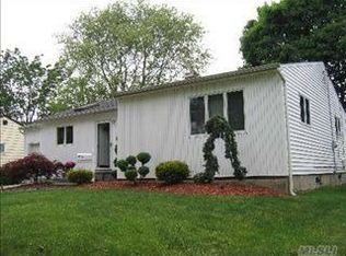 21 Gerhard Rd, Plainview, NY 11803