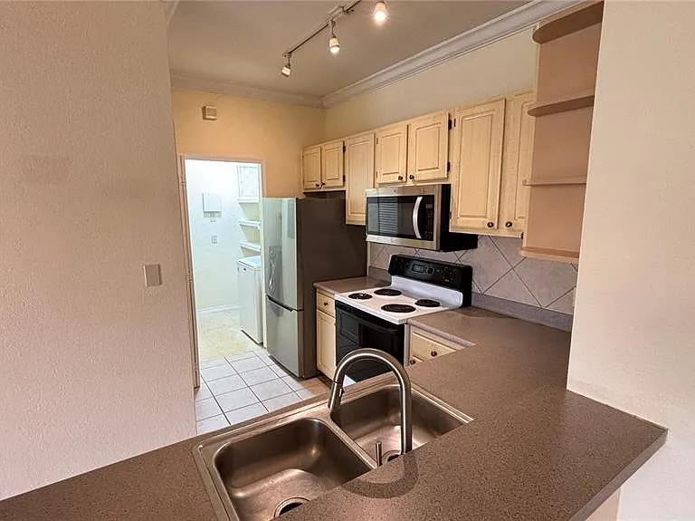 1325 Lake Shadow Cir #12104 — Photo 3