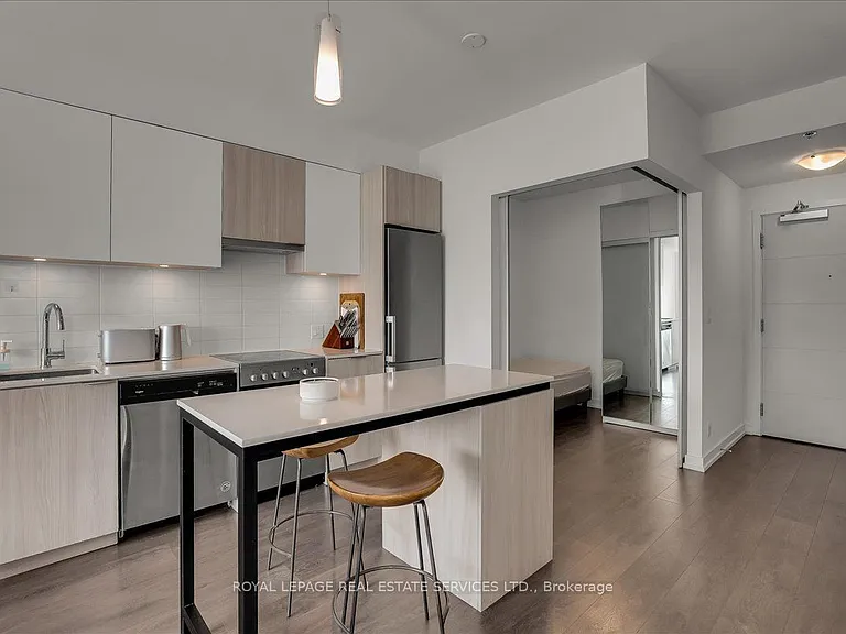 203 College St #2209 — Photo 11