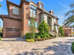 14-41 159th St, Whitestone, NY 11357