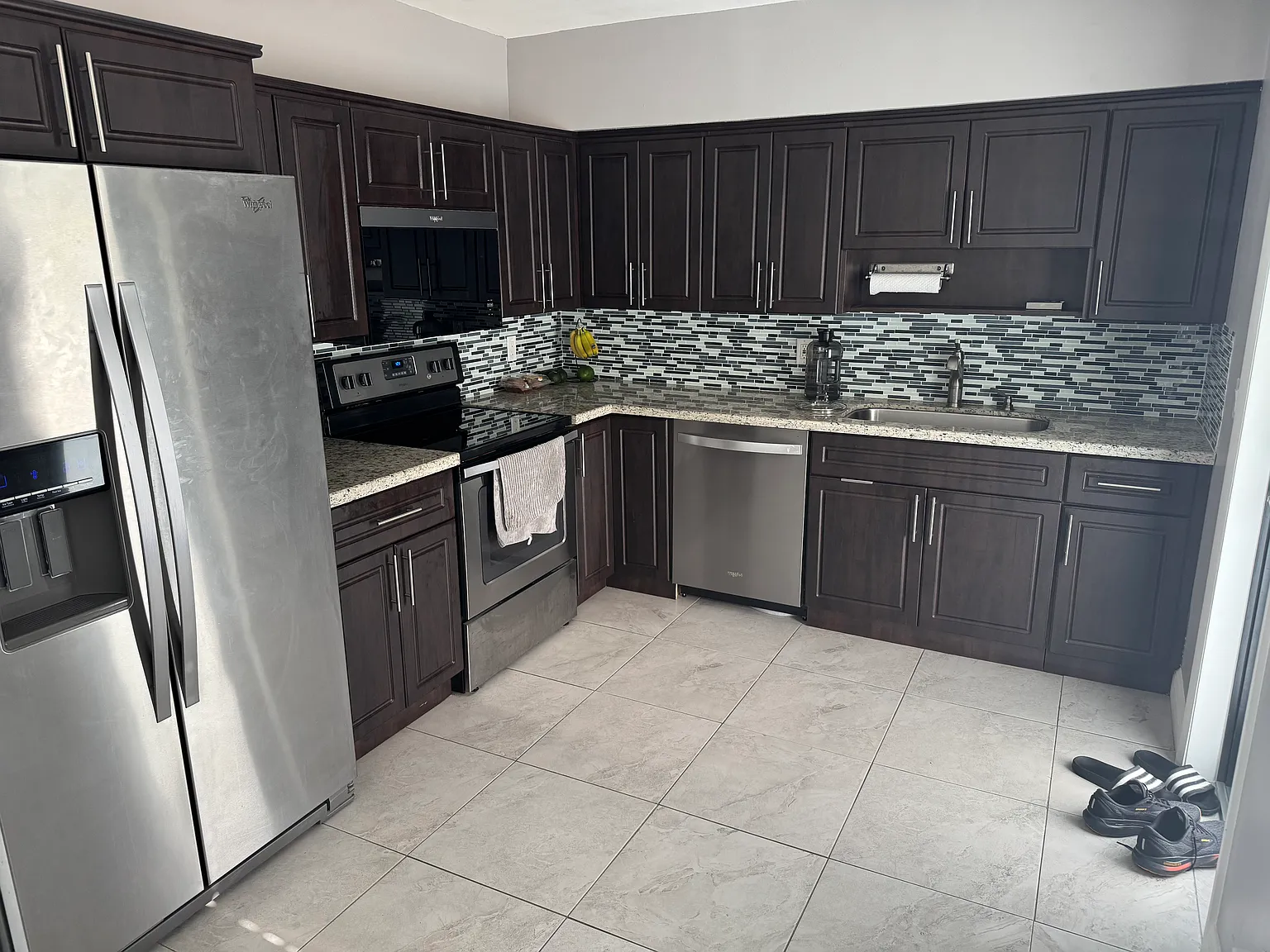 3 bed, 1080 sqft, $3,200 — Photo 3