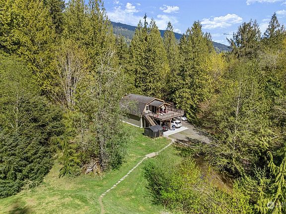 3rd image of 3919 S Bay Drive