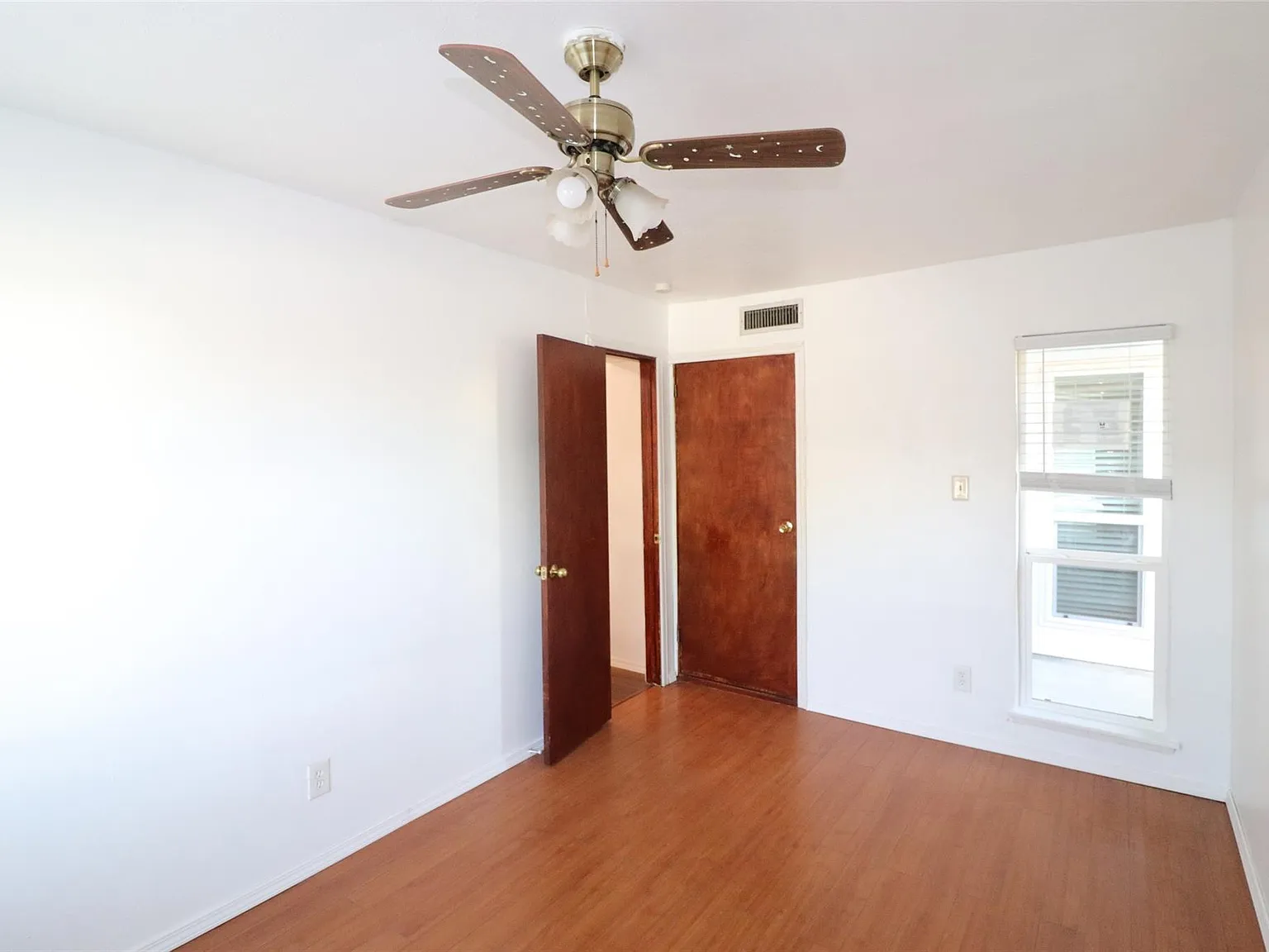 4 bed, 1898 sqft, $2,250 — Photo 4