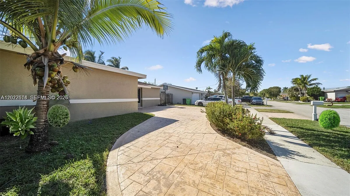 Building Photo - 9650 NW 24th St