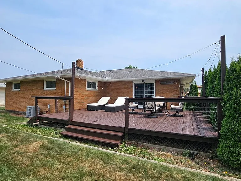 5648 Beacon Hill Dr — Photo 17