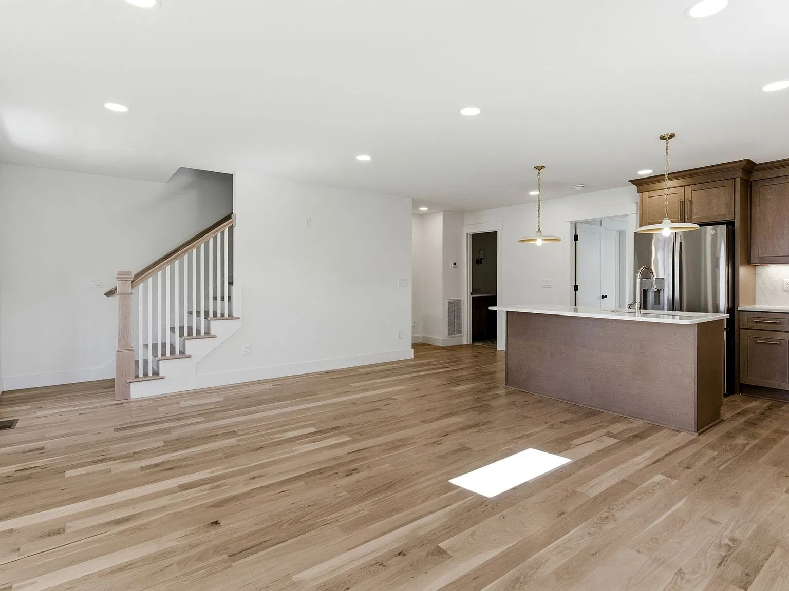 1020 W Kirkland Ave — Photo 3