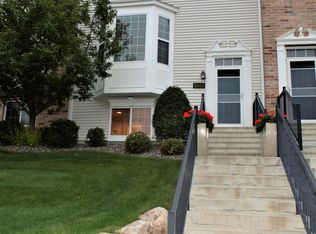 10004 Gentian Dr, Eden Prairie, MN 55347