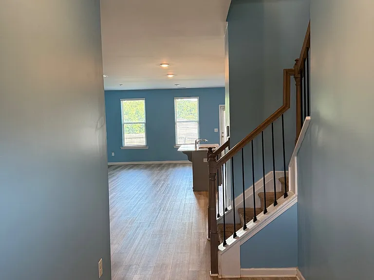 2763 Jansen Ave — Photo 2