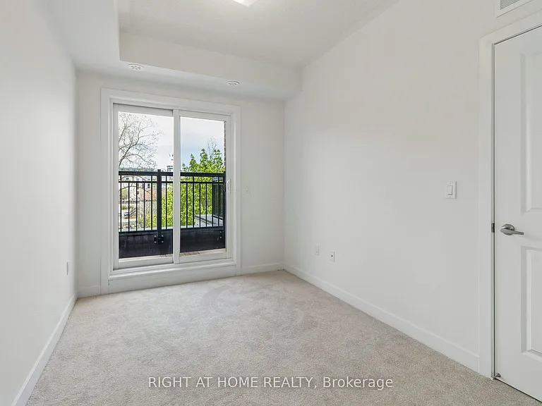15100 Yonge St #206 — Photo 28