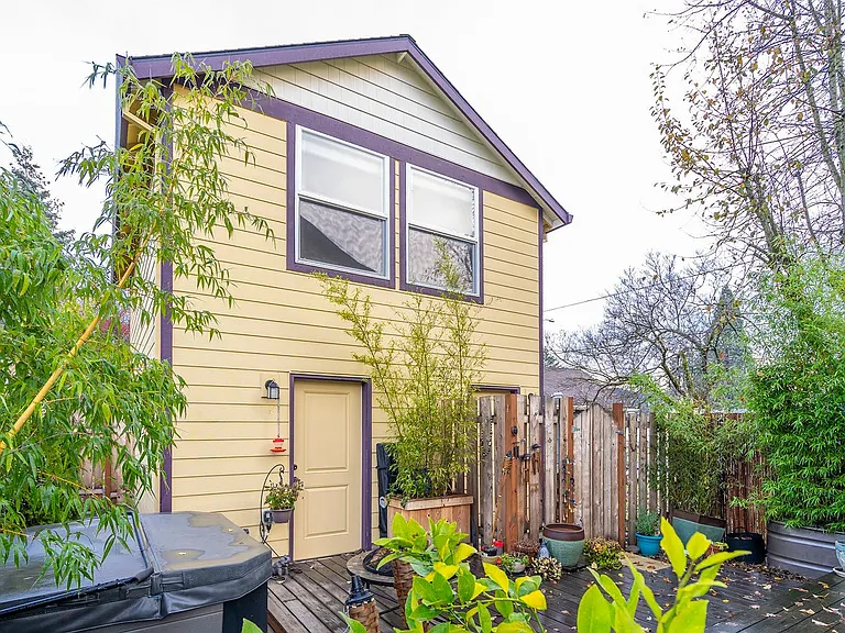 6145 SE Woodstock Blvd #B — Photo 1