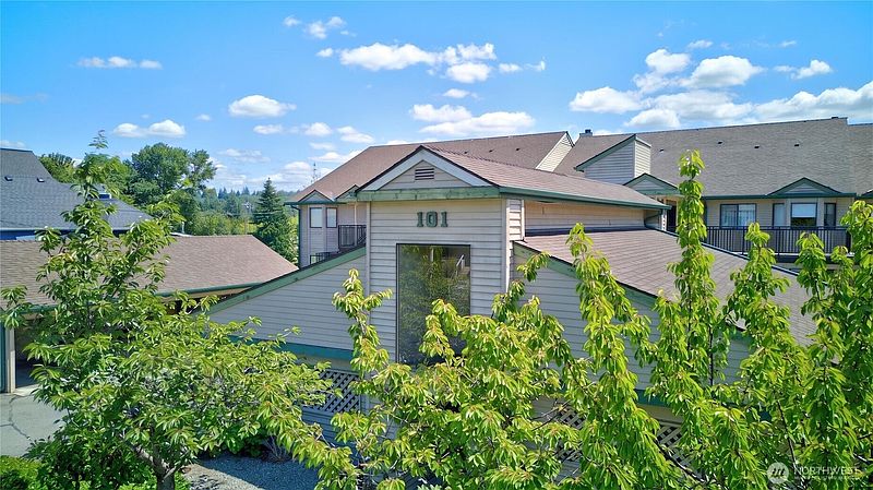 3rd image of 101 Pine Avenue #103