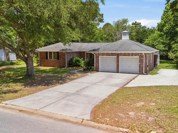 686 Pelzer Dr, Mount Pleasant, SC 29464