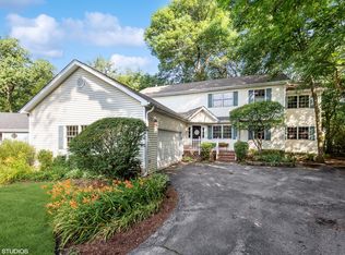 561 Woodland Ln S, Northfield, IL 60093