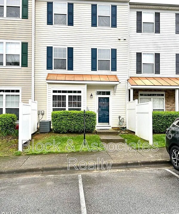 2210 Raven Rd #102