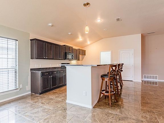 5th image of 407 Cabrillo Dr