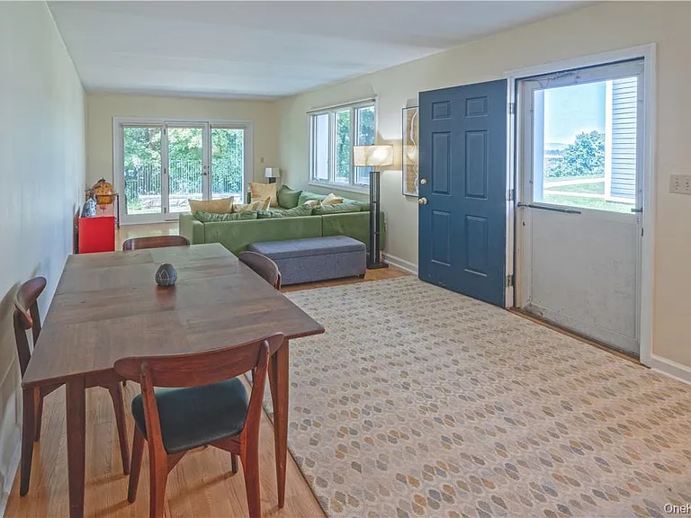 16 Hudson Point Ln — Photo 5