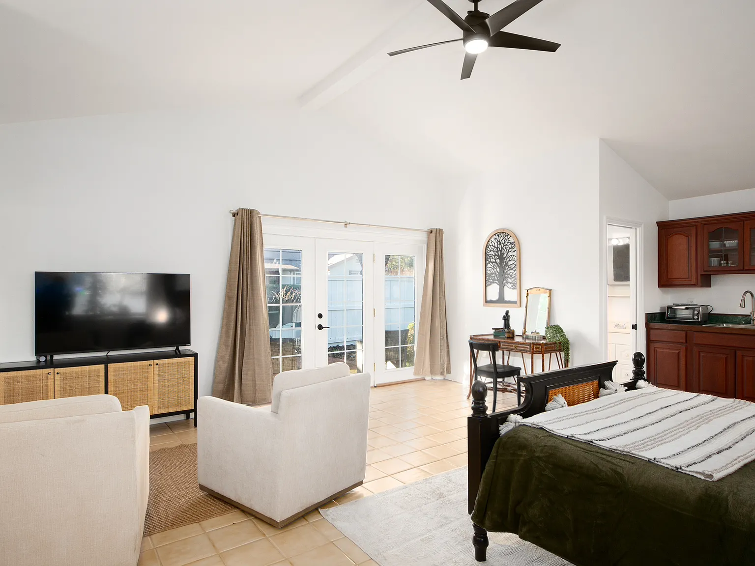 Studio, $2,200 — Photo 4