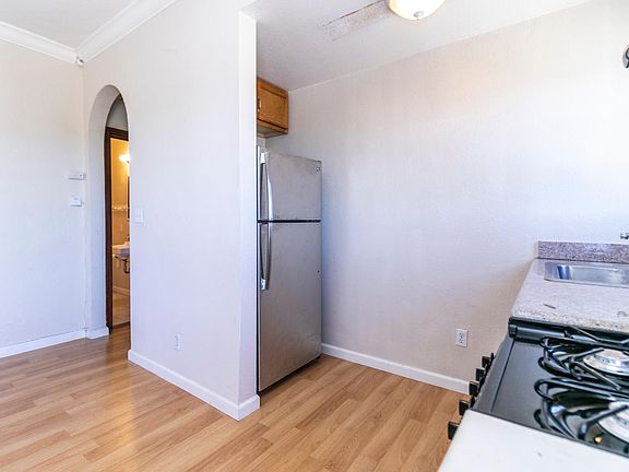 5th image of 1749 Oxford St #9