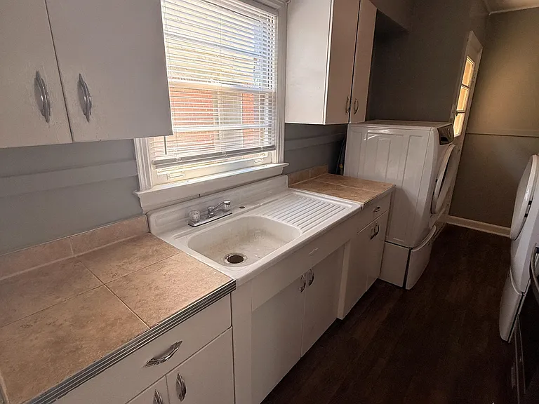 757 Houston St — Photo 5