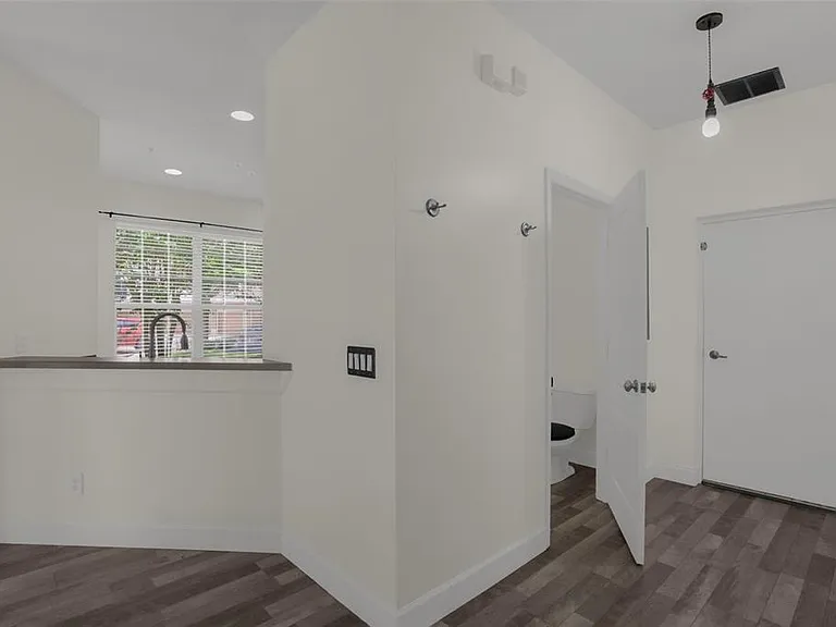 740 Ashworth Overlook Dr #B — Photo 26