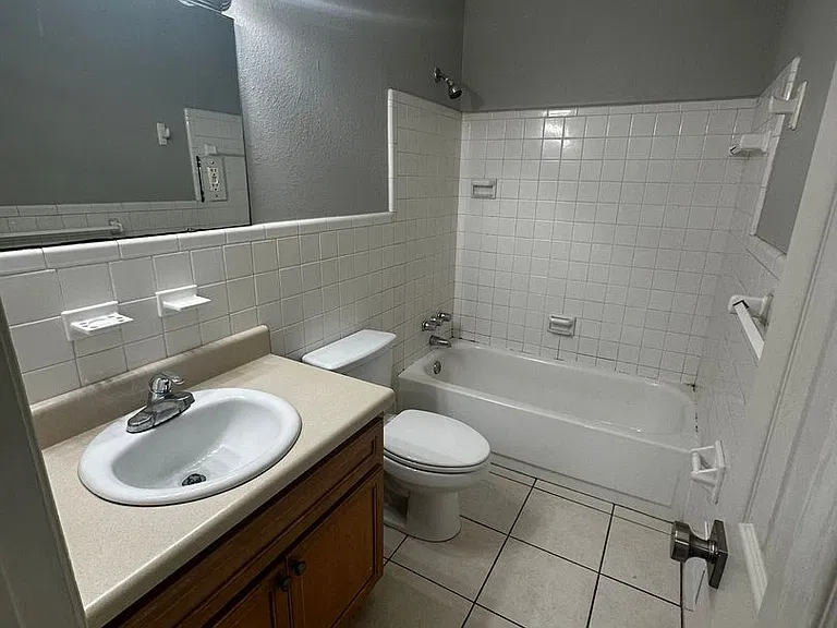 Center Town Condominiums — Photo 85