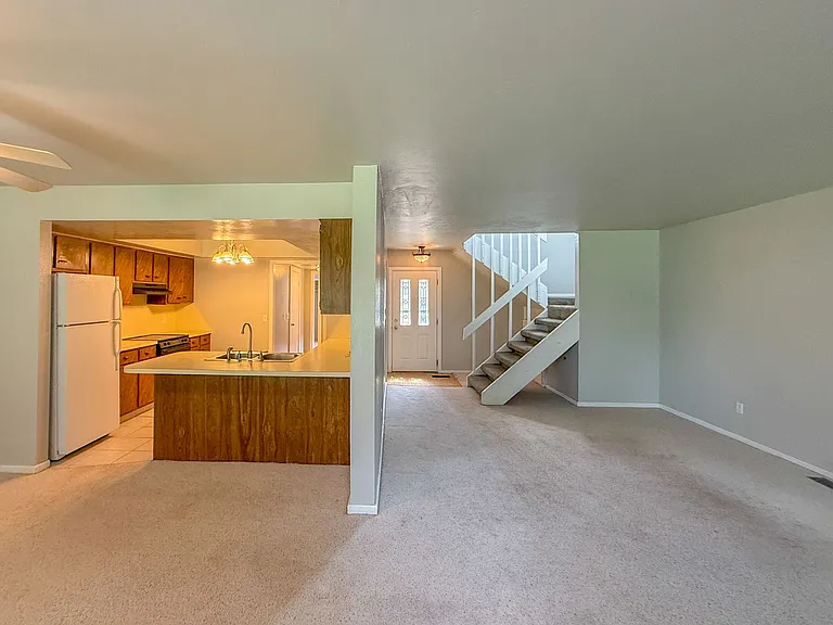 12021 Hawthorne Ln — Photo 1