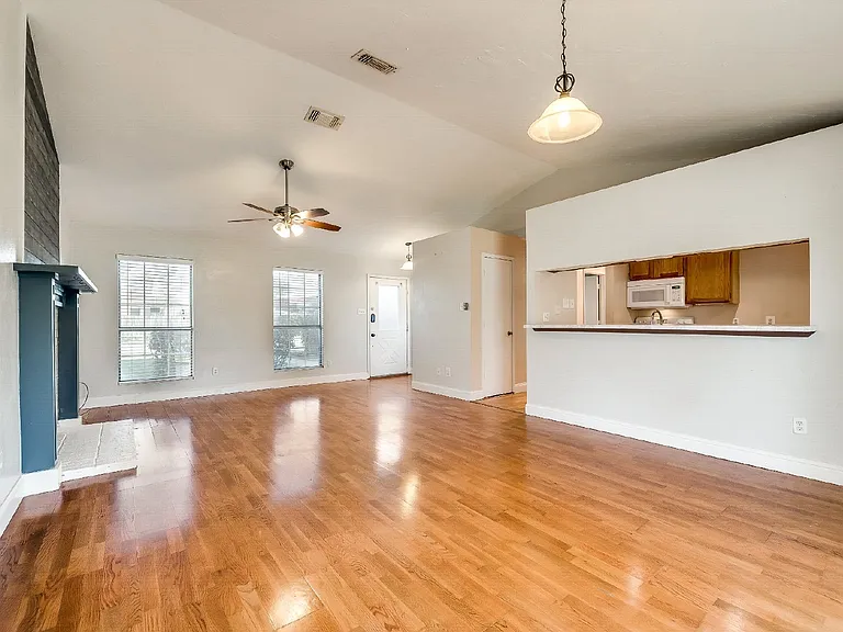 3728 Staghorn Cir S — Photo 3