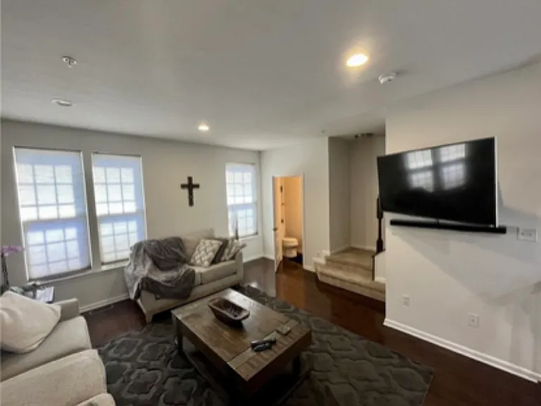 112 Arbor Trail Dr — Photo 2