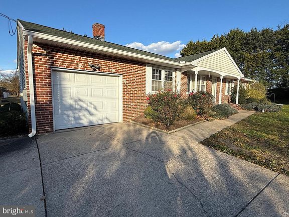 3rd image of 4024 Renee Dr