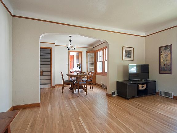 3rd image of 1080 Hoyt Ave W