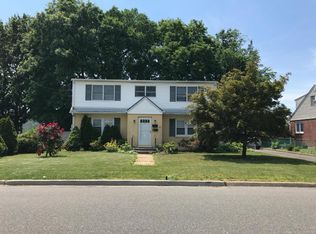 14 Smith St APT 2, Glen Cove, NY 11542